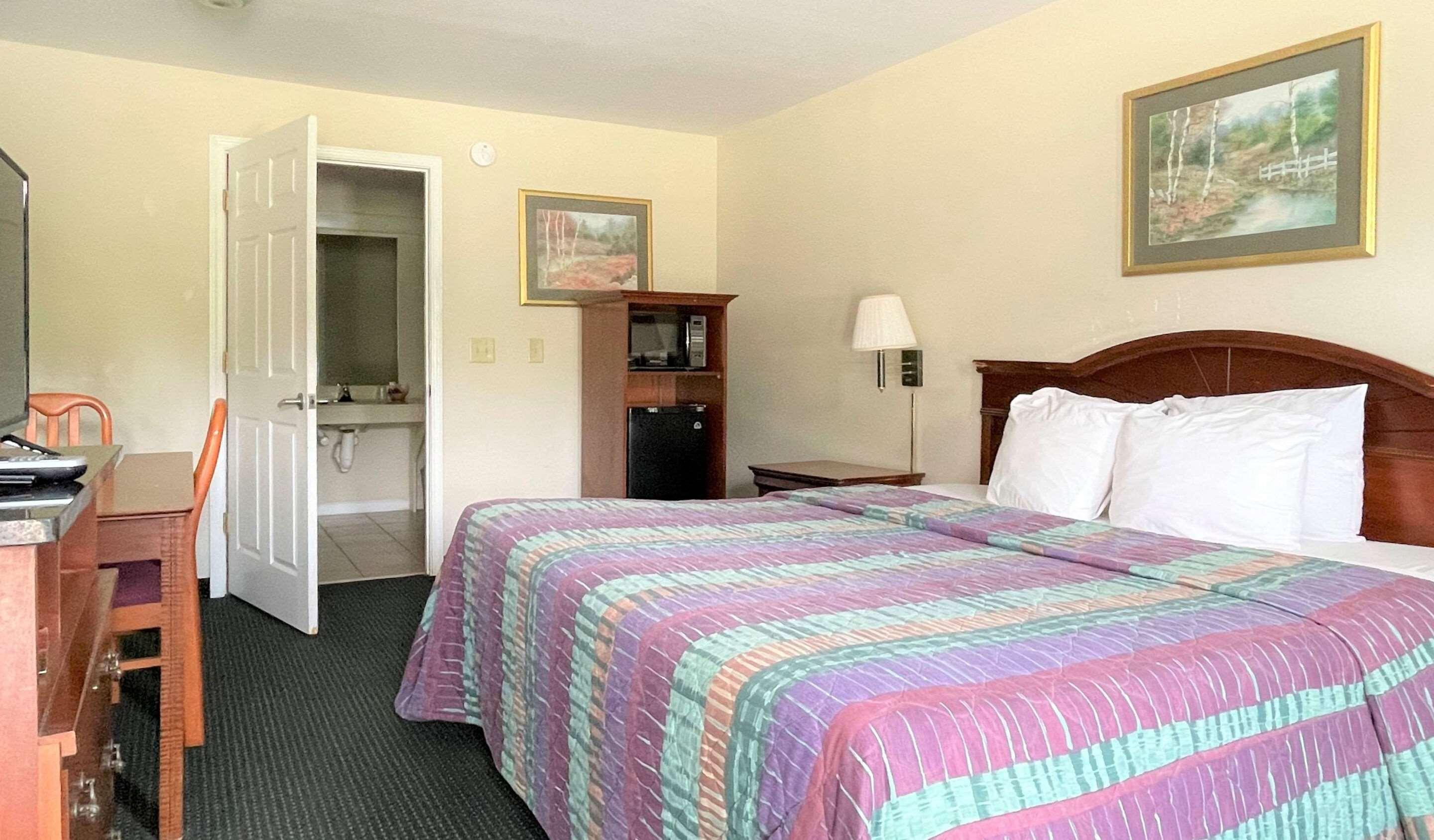Days Inn Sandersville Exterior photo